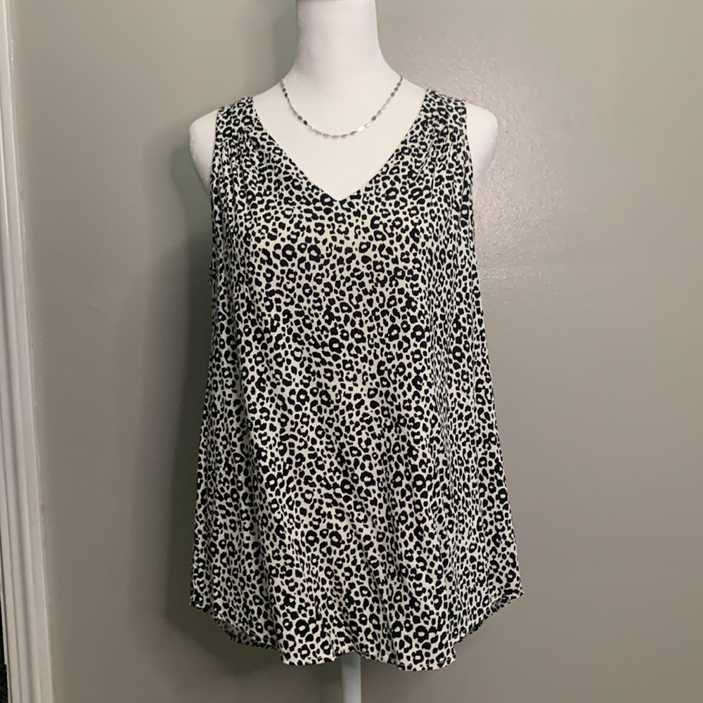 Old Navy sleeveless top size Medium